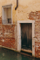 Fototapeta na wymiar The beautiful, sunny streets of Venice, ancient buildings, canals and roofs