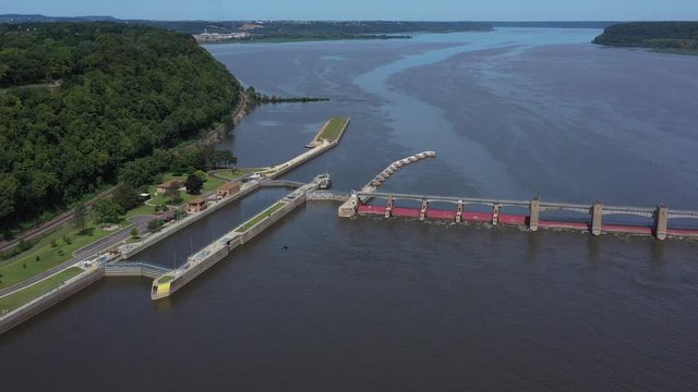 Dammed-up river and navigation locks, Dubuque, Iowa, USA
