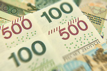 Banknoty polskie o nominałach pięćset i sto