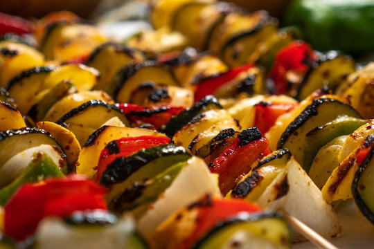 Brochetas de verduras a la plancha.
