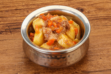 Roasted potato and beef with sauce