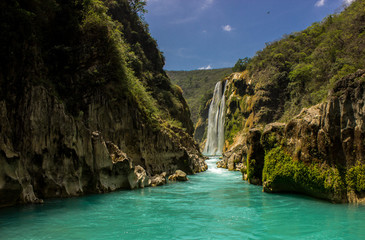 Fototapeta na wymiar River of turquoise water