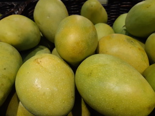 Fototapeta na wymiar Mangoes in the market