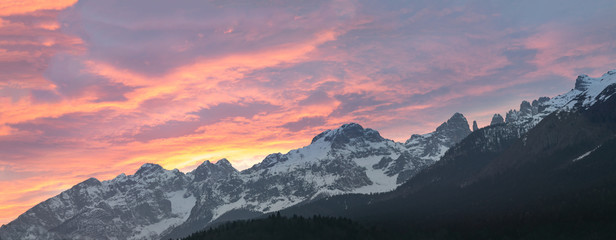 Fototapeta na wymiar Dolomiti di brenta Andalo Fai della Paganella inverno neve tramonto