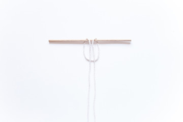 macrame weaving. step by step instructions securing the cord on the basis of. step 2 DIY