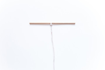 macrame weaving. step by step instructions securing the cord on the basis of. step 4 DIY