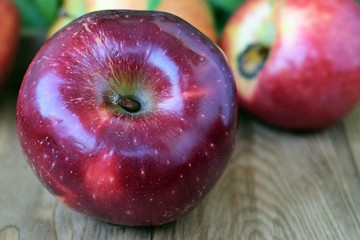 red apples on a wooden table