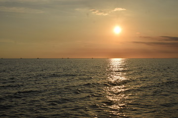 Obraz premium beach with a sunset background