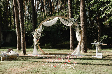 wedding arch,wedding decorations,outdoor wedding arch,wooden arch for the bride and groom