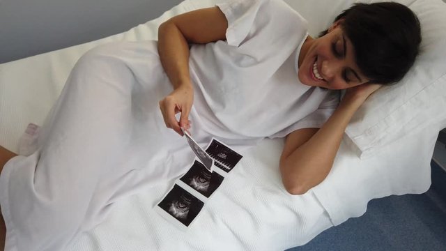 Pregnant woman examining ultrasound scan