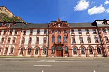 Fototapeta premium Eingang von Schloss Philippsburg in Koblenz, Dikasterialgebäude