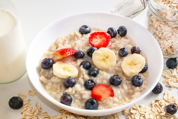 Oatmeal with strawberries, blueberries and bananas