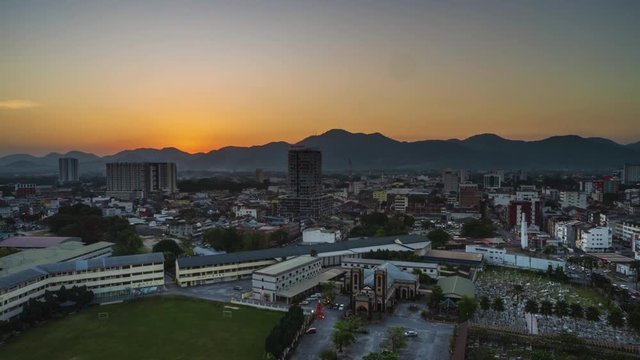 Time Lapse : Ipoh Skyline Overlooking Ipoh Downtown. Motion Time Lapse Out. HD