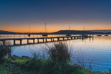 Fototapeta premium Sunrise, boats and a clear sky over the Bay