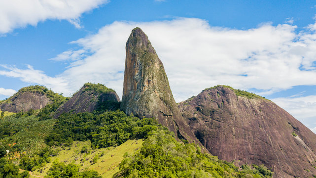 Pedra do Itabira - Beautiful stone mountains in Cachoeiro de Itapemirim, Esp&iacute;rito Santo, Brazil