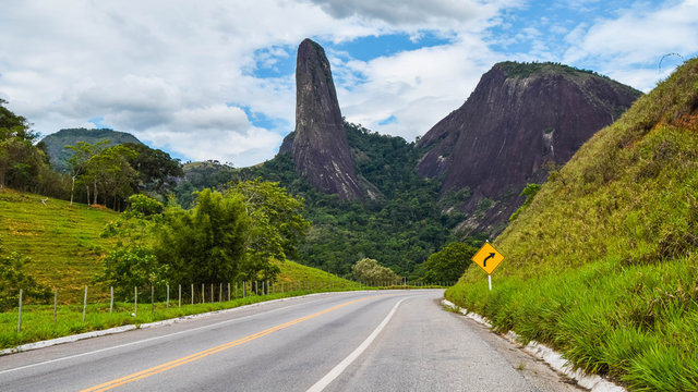 Pedra do Itabira - Beautiful stone mountains in Cachoeiro de Itapemirim, Esp&iacute;rito Santo, Brazil