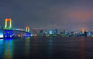 東京夜景　2019　虹色ライトアップ　レンボーブリッジ　東京タワー
