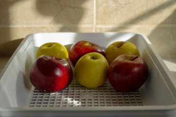 MANZANAS AMARILLAS Y ROJAS