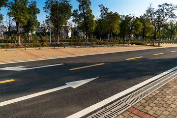 Obraz premium Empty urban road and buildings in China