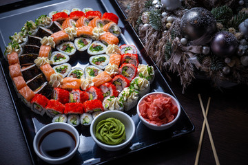 Sushi set with many pieces and various maki