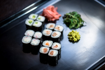 Sushi set with 16 pieces and various maki