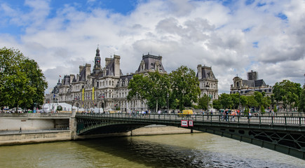 Fototapeta na wymiar Pont d'Arcole bridge above the Seine river and Hôtel de Ville, Paris, France.