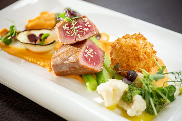 Cooked tuna with raw middle and with yellow purée