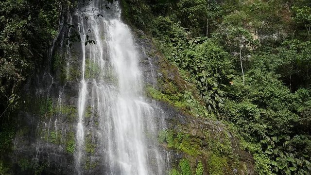 SHOT WATERFALL COLOMBIA DAY HD SLOW