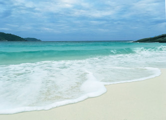 Fototapeta na wymiar tropical beach in Similan island, Thailand