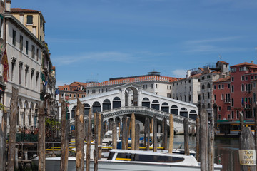 Naklejka na ściany i meble Rialto Bridge in Venice, Italy