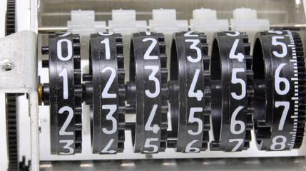 analog meter with the numbers from number one to six