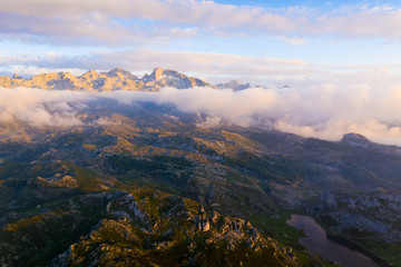 Obraz premium Mountain lake at sunset in Picos de Europa Natural Park. Spain