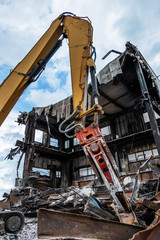 Fototapeta na wymiar 建築物件解体現場(許可済み且つ、既に存在しない物件です)　Demolition of buildings