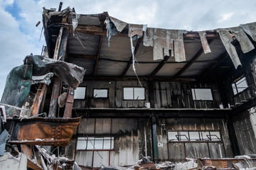建築物件解体現場(許可済み且つ、既に存在しない物件です)　Demolition of buildings