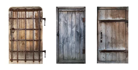 Foto op Plexiglas Oude deur Oude houten gesloten deur geïsoleerd op een witte achtergrond.