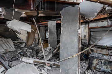 建築物件解体現場(許可済み且つ、既に存在しない物件です)　Demolition of...