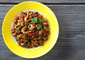 Fried mussel meat with chili