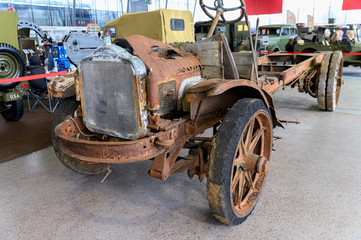 Fototapeta na wymiar Russia, Moscow, March 8, 2020. Exhibition of vintage cars. Destroyed rusty rotted car for restoration.