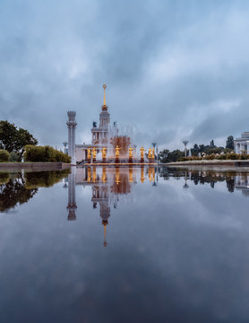 VDNH in the rain. Reflection. Fountain Friendship of Nations. © mazurevanasta
