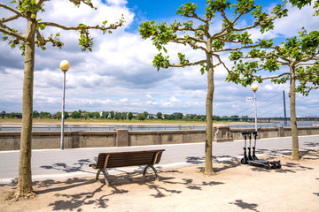 Rheinuferpromenade in D&uuml;sseldorf, Deutschland