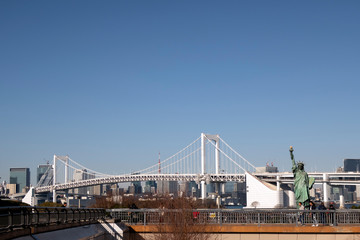 Fototapeta na wymiar Tokyo skyline and bridge