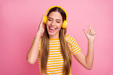 Close-up portrait of her she nice attractive lovely pretty charming glad positive dreamy cheerful cheery girl listening radio hit having fun isolated over pink pastel color background