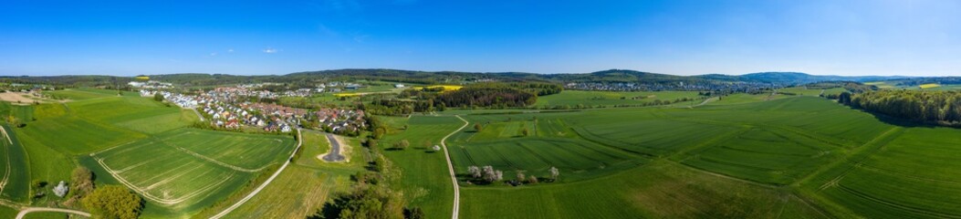 Fototapeta na wymiar Panoramaaufnahme von der Landschaft im Taunus/Deutschland im Frühling