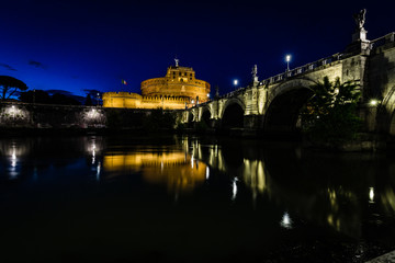 Fototapeta na wymiar Castel Sant'Angelo dal Tevere