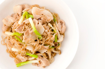 豚バラ肉と糸蒟蒻の炒め物