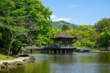 Fototapeta na wymiar 奈良県奈良市「奈良公園 浮見堂の新緑」