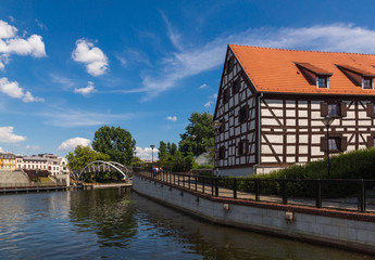 Fototapeta na wymiar Historic building (White Granary) on the Brda river in Bydgoszcz, Poland