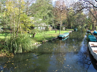Kanal im Spreewald im Herbst Altweibersommer