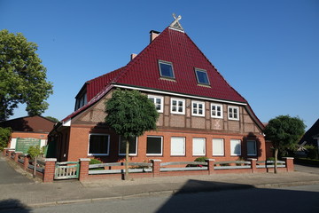 Fototapeta na wymiar Haus in Artlenburg