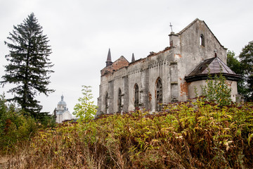 Fototapeta na wymiar ruins of old church 